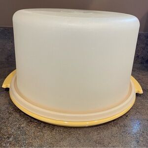 Vintage Tupperware Round Pie Cake Keeper Taker Carrier Harvest Gold